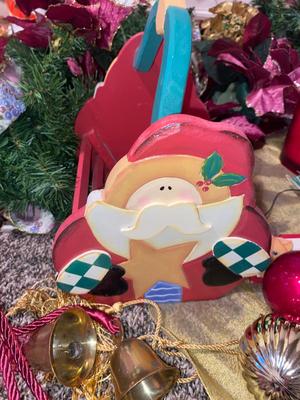 LOVELY COLORED CHRISTMAS DECORATIONS!