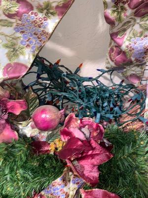 LOVELY COLORED CHRISTMAS DECORATIONS!
