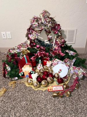 LOVELY COLORED CHRISTMAS DECORATIONS!