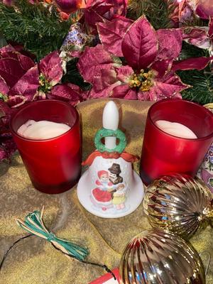LOVELY COLORED CHRISTMAS DECORATIONS!