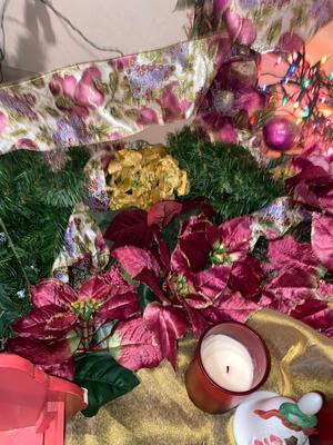 LOVELY COLORED CHRISTMAS DECORATIONS!