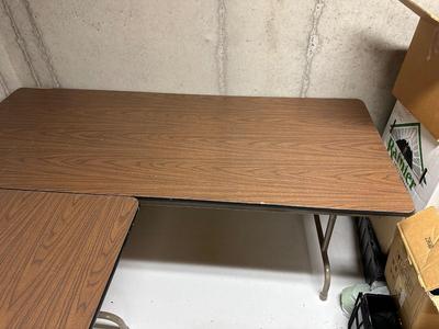 2 FOLDING TABLES
