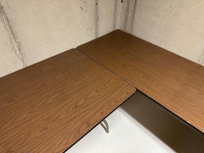 2 FOLDING TABLES