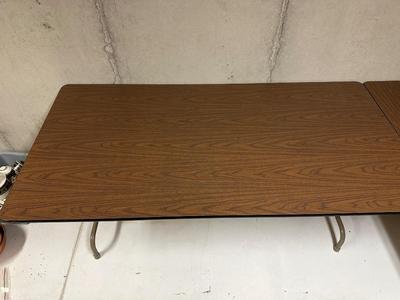 2 FOLDING TABLES