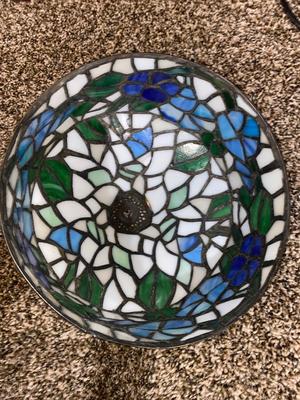WICKER AND IRON CHEST, TIFFANY STYLE STAINED GLASS LAMPSHADE, WALL ART AND BRASS & MARBLE DESK LAMP