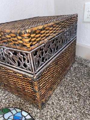 WICKER AND IRON CHEST, TIFFANY STYLE STAINED GLASS LAMPSHADE, WALL ART AND BRASS & MARBLE DESK LAMP