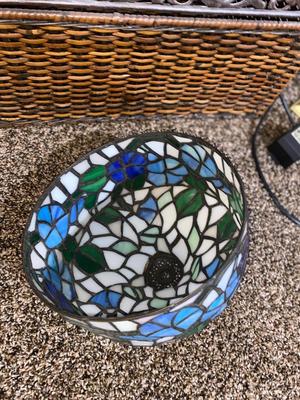 WICKER AND IRON CHEST, TIFFANY STYLE STAINED GLASS LAMPSHADE, WALL ART AND BRASS & MARBLE DESK LAMP