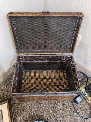 WICKER AND IRON CHEST, TIFFANY STYLE STAINED GLASS LAMPSHADE, WALL ART AND BRASS & MARBLE DESK LAMP