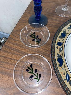 MIKASA SERVING PLATTER, FINGER DISHES AND WINE GLASSES.