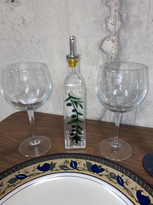 MIKASA SERVING PLATTER, FINGER DISHES AND WINE GLASSES.