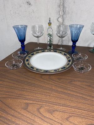 MIKASA SERVING PLATTER, FINGER DISHES AND WINE GLASSES.