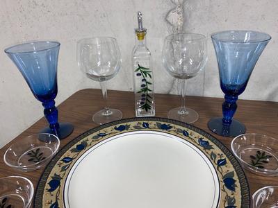 MIKASA SERVING PLATTER, FINGER DISHES AND WINE GLASSES.