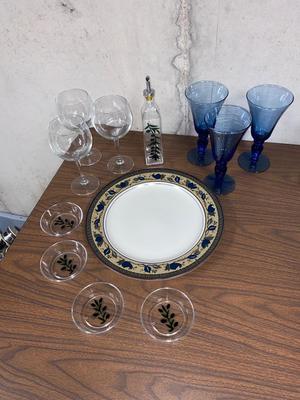MIKASA SERVING PLATTER, FINGER DISHES AND WINE GLASSES.