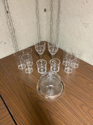 PLASTIC TUMBLERS AND WINE GLASSES, GLASS SERVING PLATTER