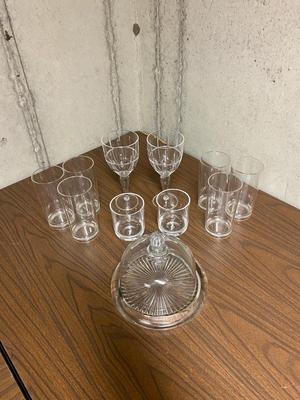 PLASTIC TUMBLERS AND WINE GLASSES, GLASS SERVING PLATTER