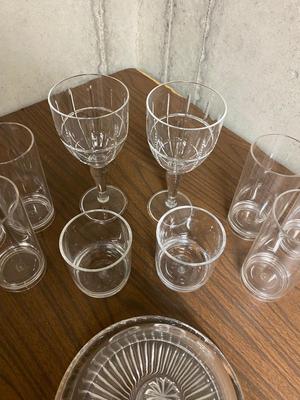 PLASTIC TUMBLERS AND WINE GLASSES, GLASS SERVING PLATTER