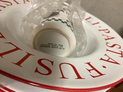 4 LARGE (11”) PASTA BOWLS, PEPPER GRINDER AND PARMESAN CHEESE SHAKER