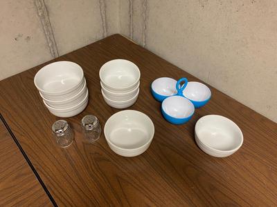 WILLIAMS- SONOMA BOWLS (TWO SIZES), DIP TRAY AND SHAKERS