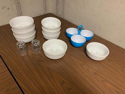 WILLIAMS- SONOMA BOWLS (TWO SIZES), DIP TRAY AND SHAKERS