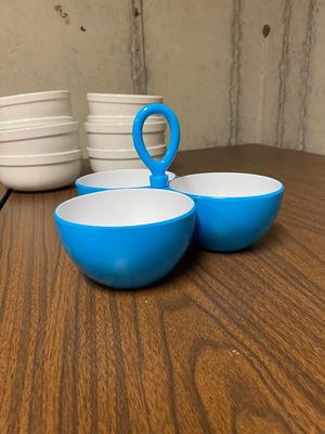 WILLIAMS- SONOMA BOWLS (TWO SIZES), DIP TRAY AND SHAKERS