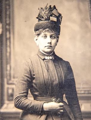 VICTORIAN WOMAN - BEAUTIFUL QUARTER PLATE TINTYPE