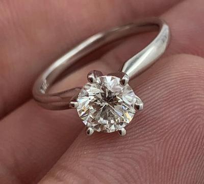 14 k gold diamond ring size 8