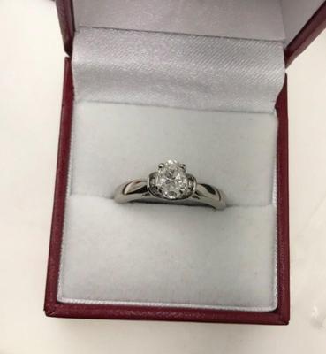 14 k gold diamond ring size 7.25
