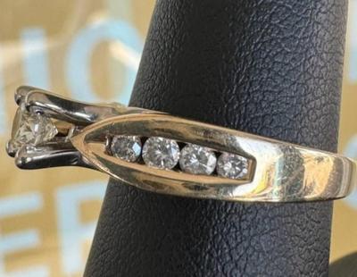 14 k gold diamond ring size 7.5
