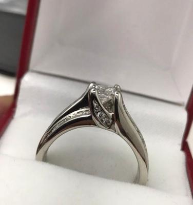 14 k gold diamond ring size 7