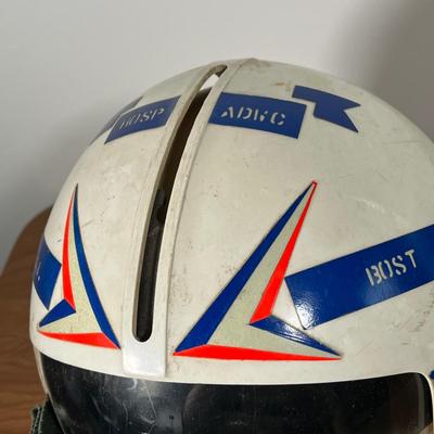LOT 83L: Vintage Vietnam Era Military Flight Helmet