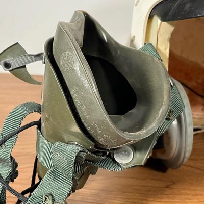 LOT 83L: Vintage Vietnam Era Military Flight Helmet