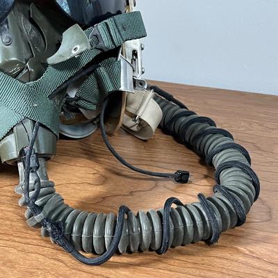 LOT 83L: Vintage Vietnam Era Military Flight Helmet