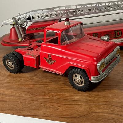 LOT 86L Vintage 1950s Tonka Fire Truck TFD #5