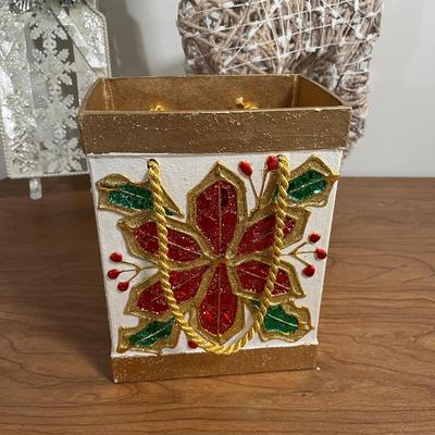 LOT 94L: Christmas Home Decor Collection