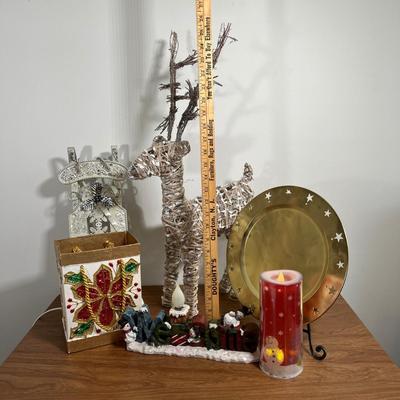 LOT 94L: Christmas Home Decor Collection