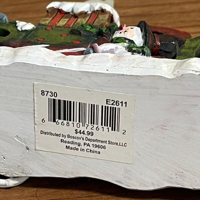 LOT 94L: Christmas Home Decor Collection