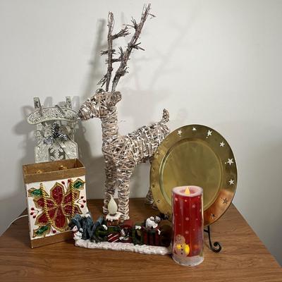 LOT 94L: Christmas Home Decor Collection