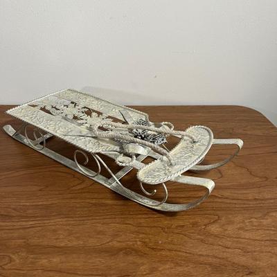 LOT 94L: Christmas Home Decor Collection