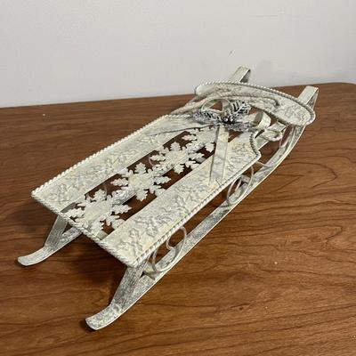 LOT 94L: Christmas Home Decor Collection