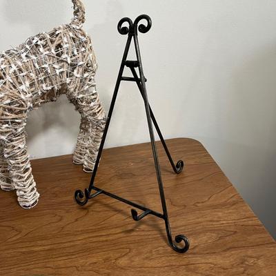 LOT 94L: Christmas Home Decor Collection