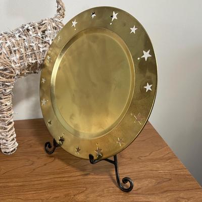 LOT 94L: Christmas Home Decor Collection