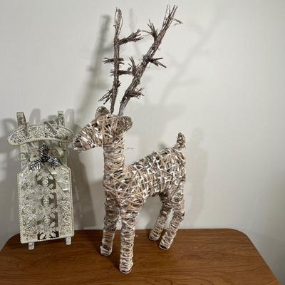 LOT 94L: Christmas Home Decor Collection