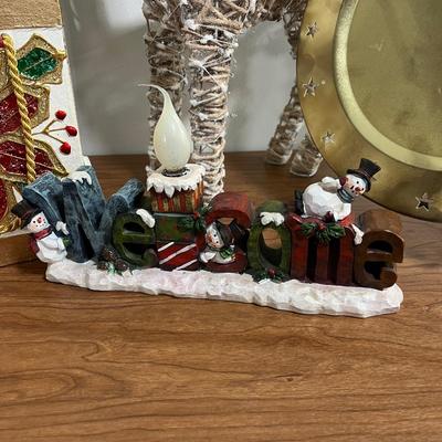 LOT 94L: Christmas Home Decor Collection