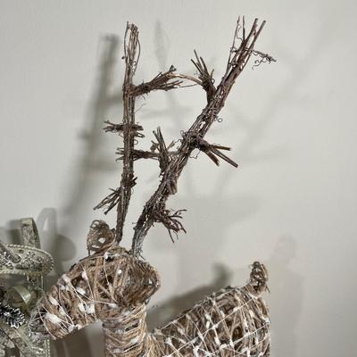 LOT 94L: Christmas Home Decor Collection