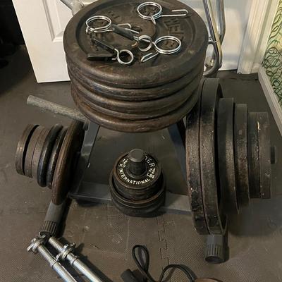 LOT 101W: Weightlifting Lot - Weight Plates, Rack, Bars - More Than 300 Pounds of Weight