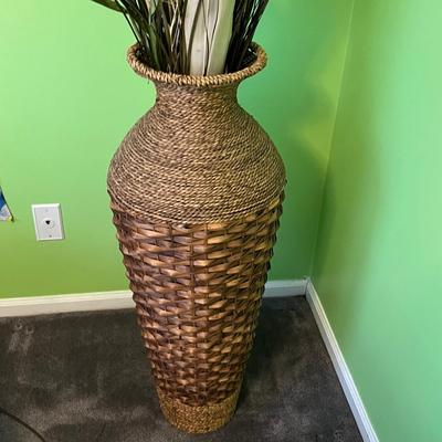 LOT 106B: Home Decor - Mirror, Tapestry, Basket, Wall Art