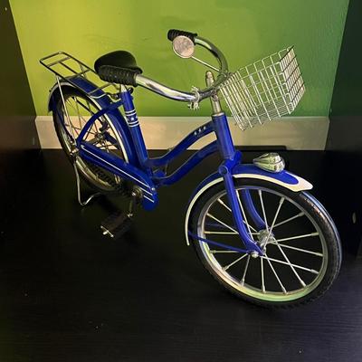 LOT 107B: Home Decor - Marilyn Monroe Poster, Tinkerbell Windchimes and More