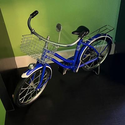 LOT 107B: Home Decor - Marilyn Monroe Poster, Tinkerbell Windchimes and More