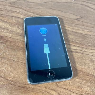 LOT 116F: Apple iPod Touch 8GB and Logitech Docking Speaker