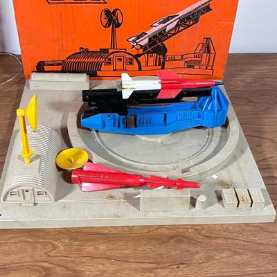 LOT 117L: Collection of Vintage Lionel Trains - Missile Launching Platform and Train Car, Exploding Ammunition Dump and More